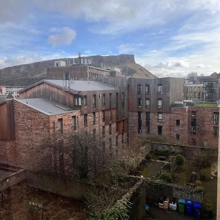 Crags View Apartment On The Royal Mile Edinburgh Exterior photo