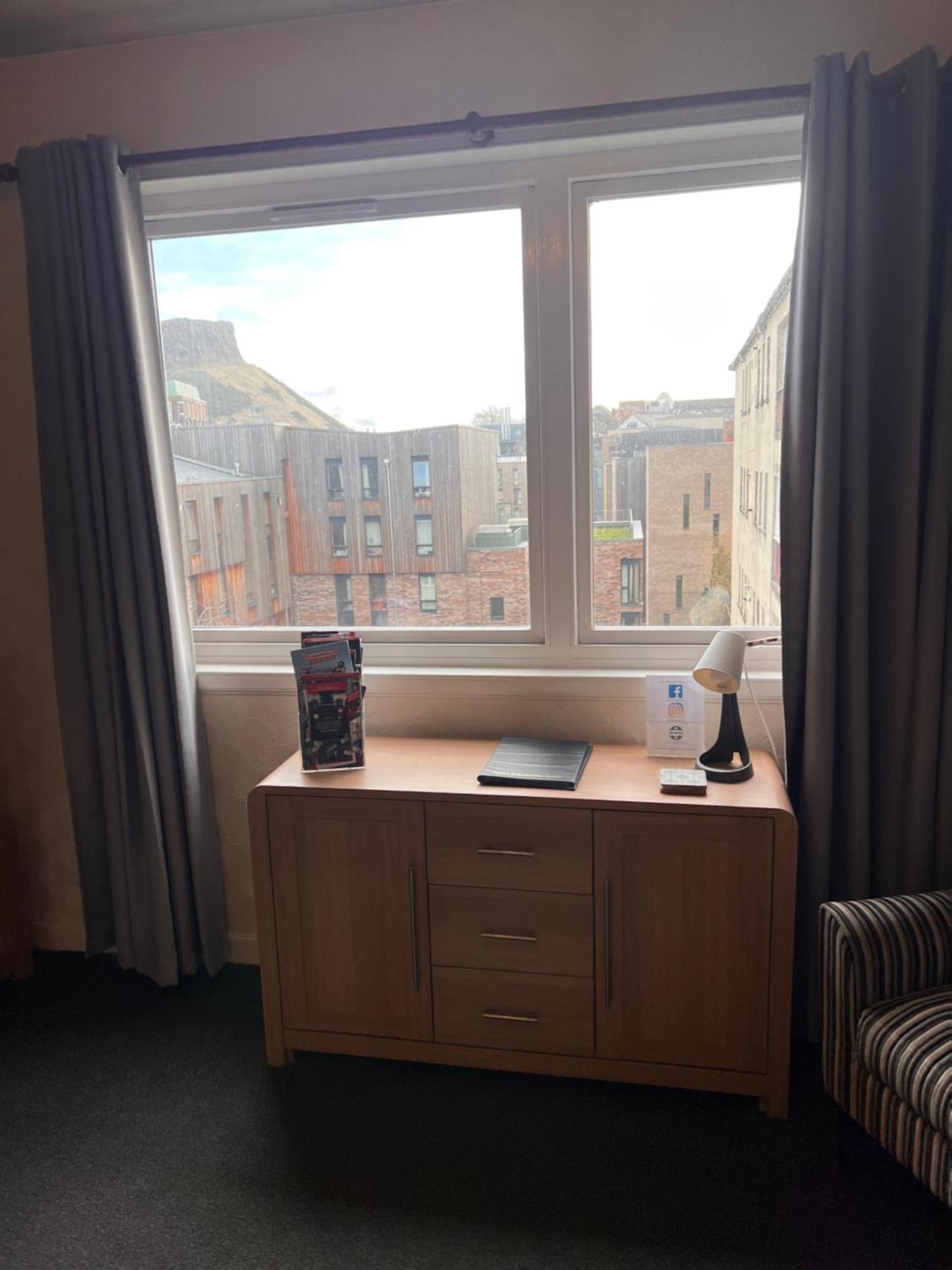 Crags View Apartment On The Royal Mile Edinburgh Exterior photo
