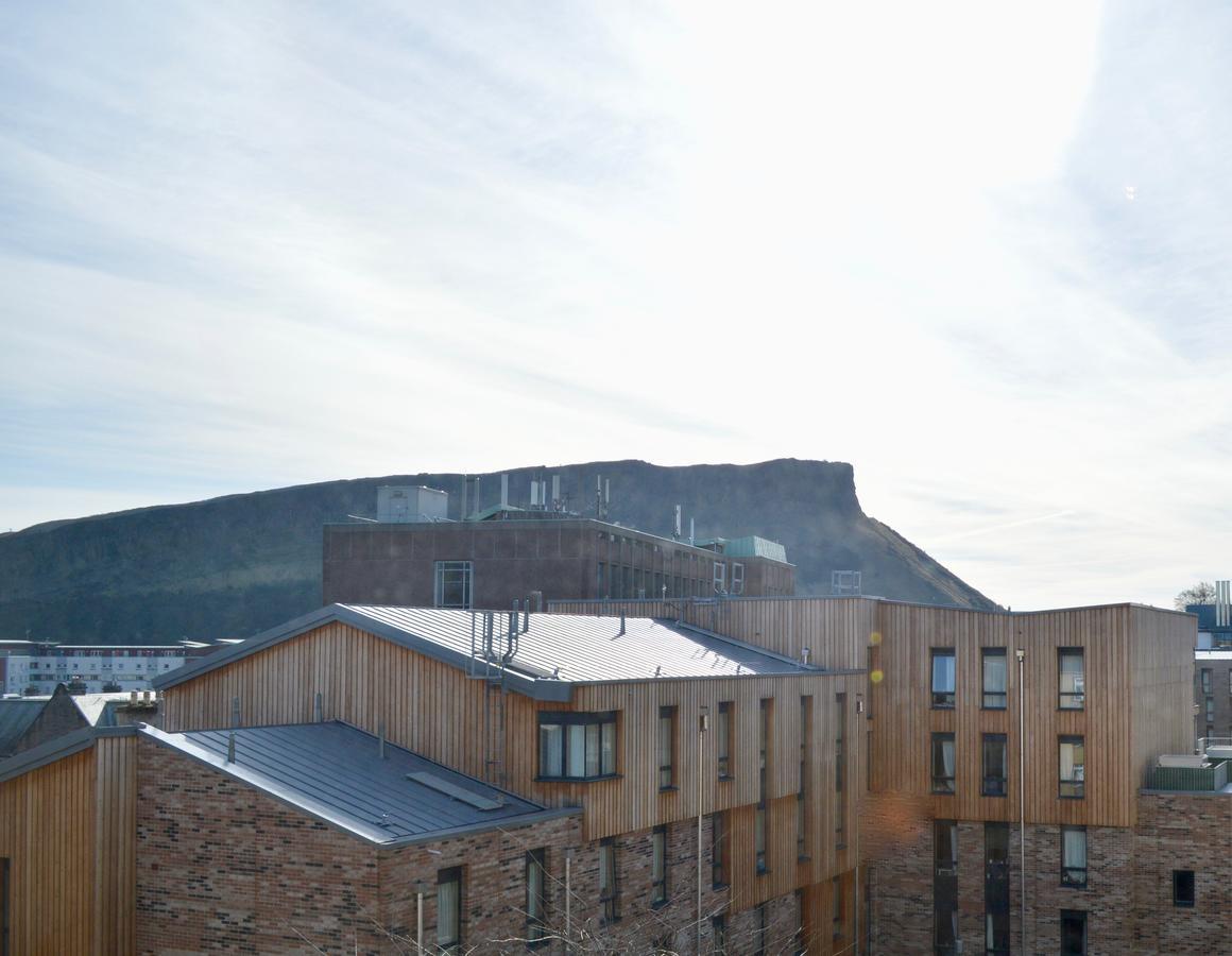 Crags View Apartment On The Royal Mile Edinburgh Exterior photo